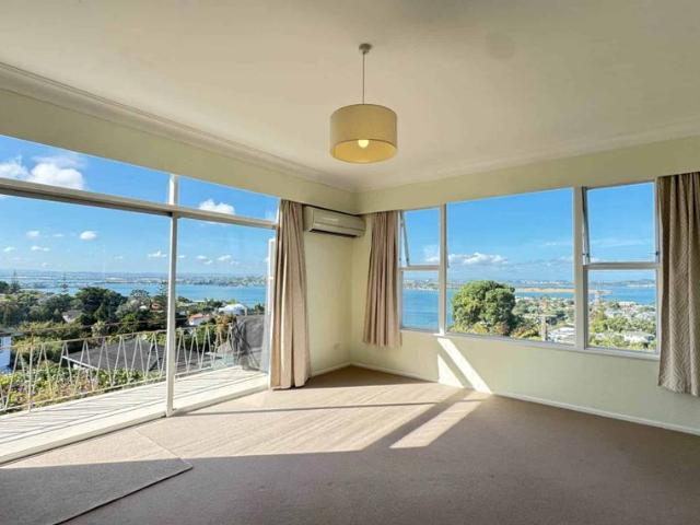 3 Bedrooms with Glorious Harbour View in Hills.