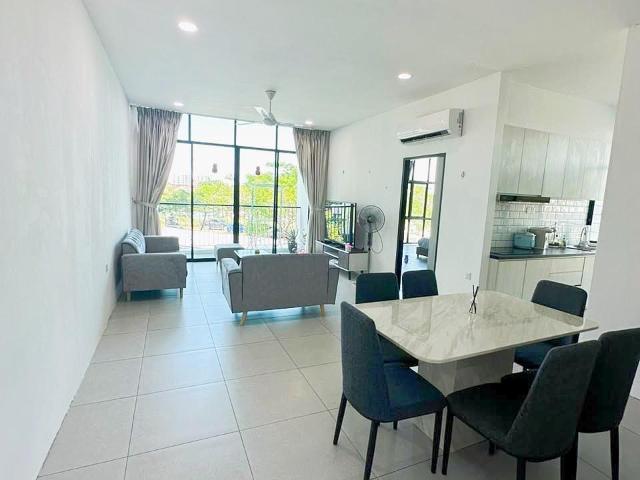3 Bedrooms Yarra Park Apartment @ 3rd Mile, Kuching