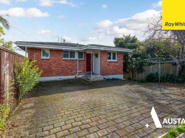 3 Bedrooms 1 bath in Mount Eden