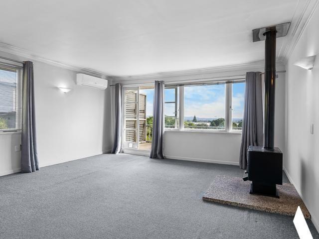 3 Bedrooms 1 bath in Mount Eden