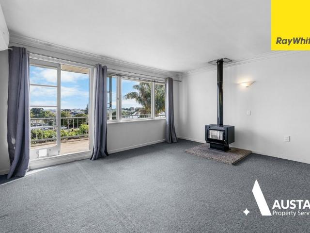 3 Bedrooms 1 bath in Mount Eden