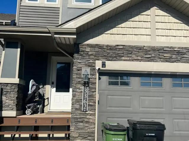 3 Bedrooms & 2.5 Washrooms Beautiful Modern House For Rent