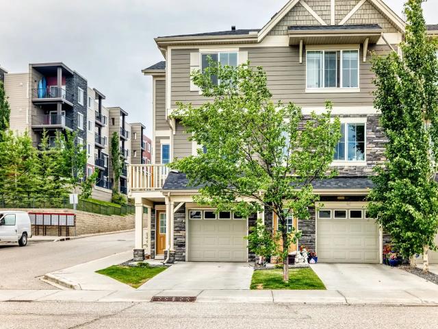 3 bedrooms, 2.5 baths condominium townhouse