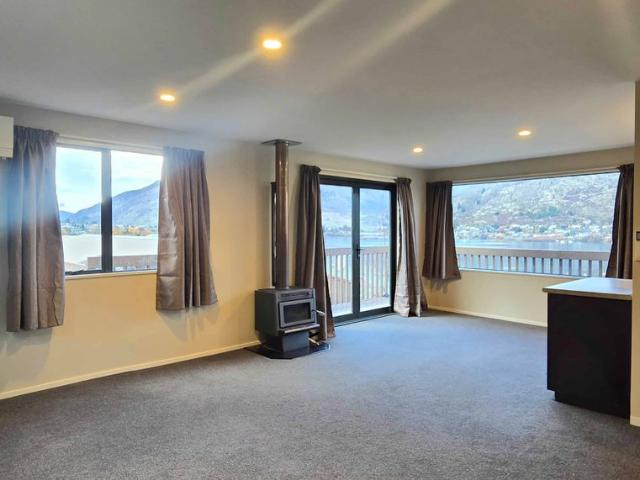 3 Bedrooms, 2 Bathroom Home in Queenstown