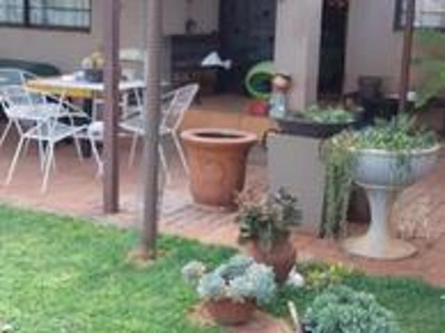 3 bedrooms 2 bathroom with patio in.