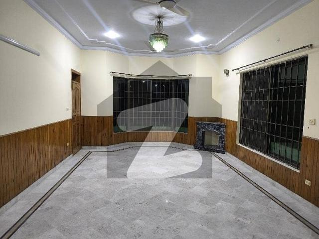 Portion 3 Bedrooms & 3 Bathrooms DD TV Lounge Kitchen