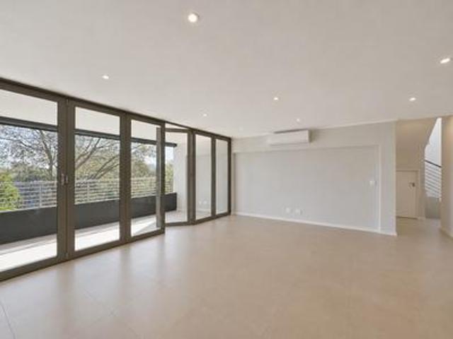 3 beds 3.5 bathroom bryanston apartm.