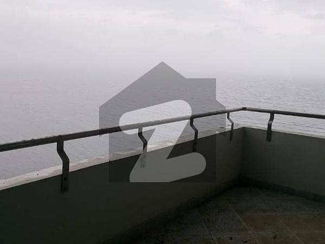 3 Beds Apartment Available For Rent