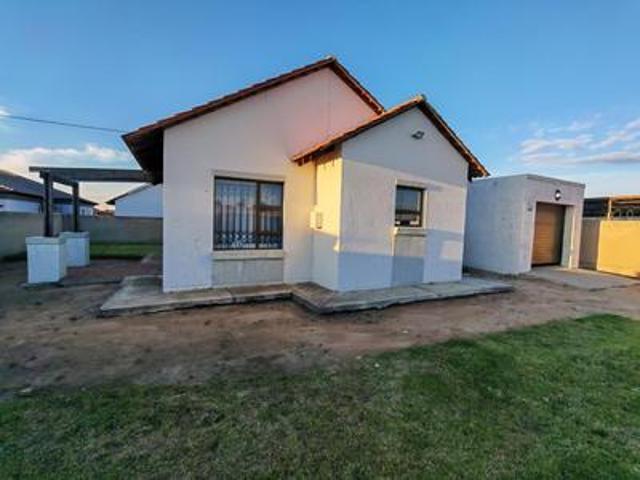 3 beds, big yard, bigger potential!