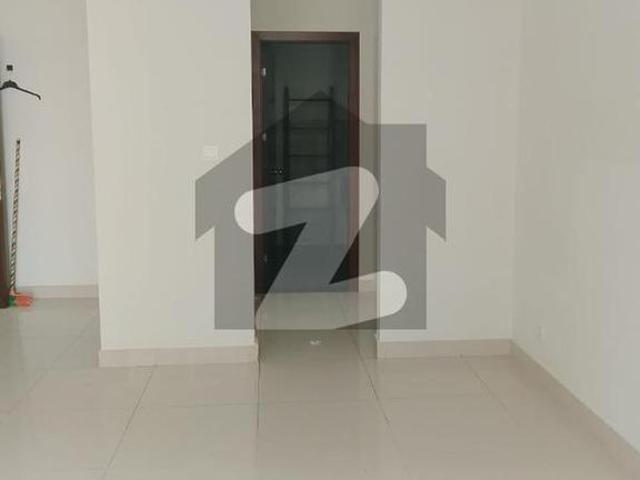 3 Beds Luxurious Apartment Available For Rent Emaar Reef Towers
