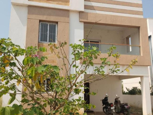 3 BHK Villa in Tellapur for resale Hyderabad. The reference number is 17201522