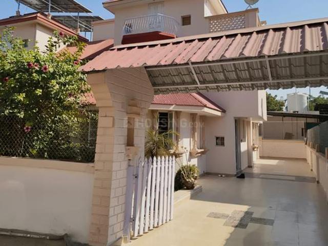 3 BHK Villa in Thaltej for resale Ahmedabad. The reference number is 20116112