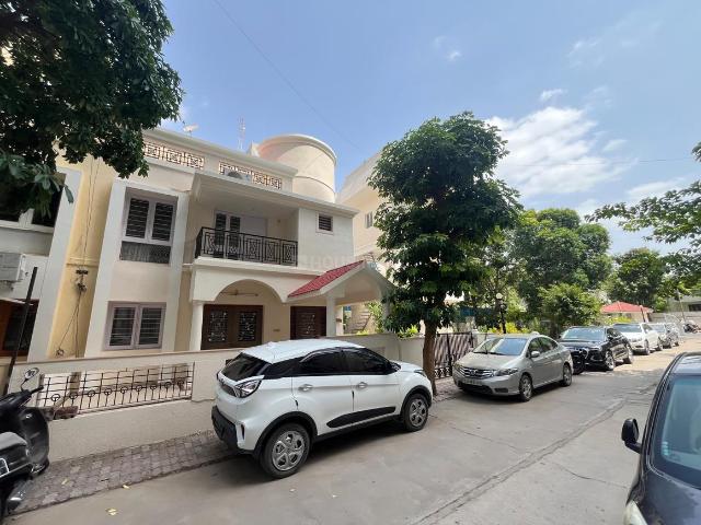 3 BHK Villa in Bodakdev for rent Ahmedabad. The reference number is 20325364