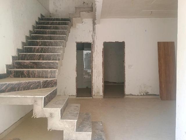 3 BHK Villa in Chipiyana Buzurg for resale Ghaziabad. The reference number is 16047156