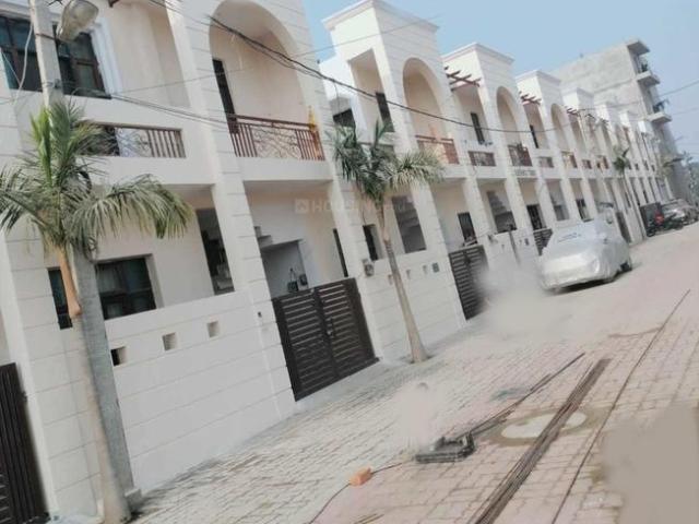 3 BHK Villa in Indira Nagar for resale Lucknow. The reference number is 17487256