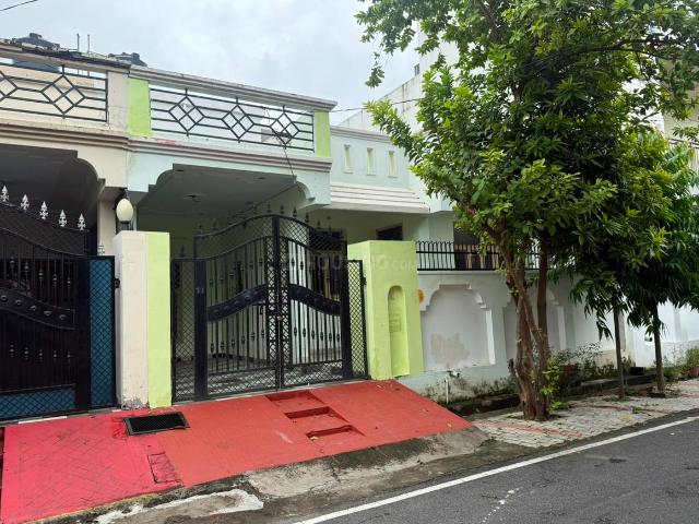 3 BHK Villa in Indira Nagar for resale Lucknow. The reference number is 20988721