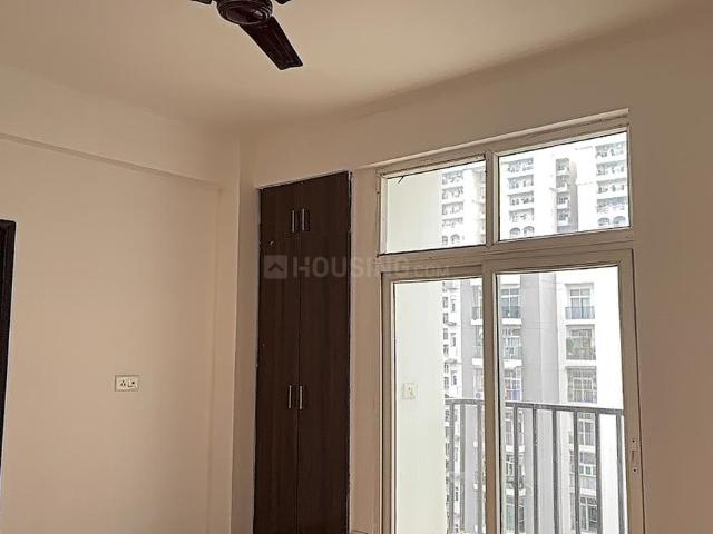 3 BHK Apartment in Chi V for rent Greater Noida. The reference number is 19936743