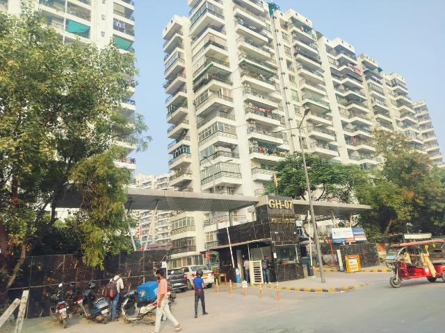 3 BHK Apartment in Crossings Republik for resale Ghaziabad. The reference number is 20457044
