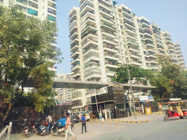 3 BHK Apartment in Crossings Republik for resale Ghaziabad. The reference number is 20542580