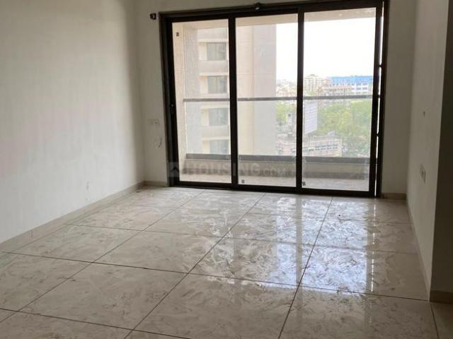 3 BHK Apartment in Ambawadi for rent Ahmedabad. The reference number is 14631906