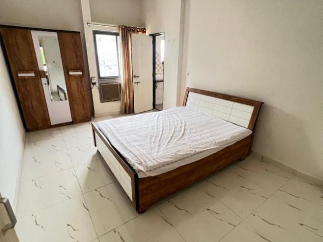3 BHK Apartment in Ambawadi for rent Ahmedabad. The reference number is 19918975