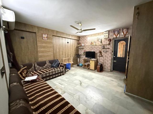 3 BHK Apartment in Ambawadi for rent Ahmedabad. The reference number is 19976108