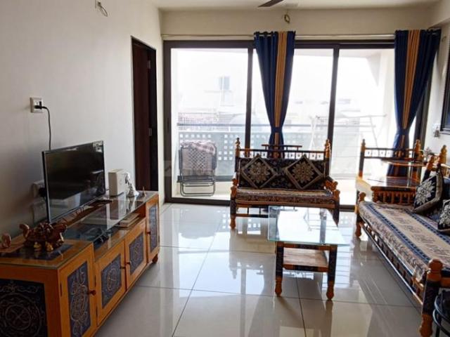 3 BHK Apartment in Ambawadi for rent Ahmedabad. The reference number is 20646457