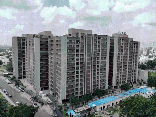 3 BHK Apartment in Ambawadi for resale Ahmedabad. The reference number is 20510131