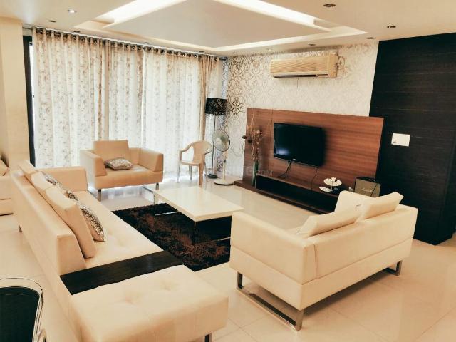 3 BHK Apartment in Alkapuri for rent Vadodara. The reference number is 12986336