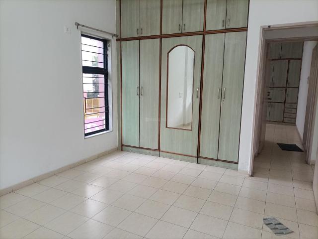 3 BHK Apartment in Aundh for rent Pune. The reference number is 20456504
