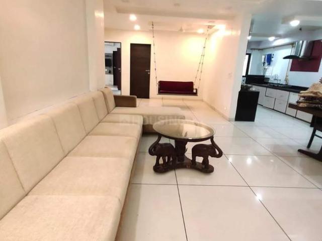 3 BHK Apartment in Bodakdev for rent Ahmedabad. The reference number is 19687974