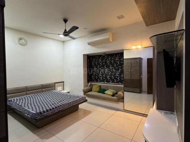 3 BHK Apartment in Bodakdev for resale Ahmedabad. The reference number is 19946747