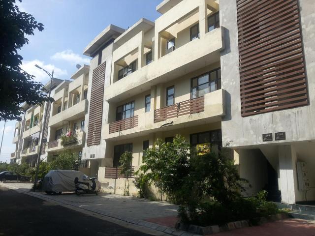 3 BHK Apartment in Bamheta Village for resale Ghaziabad. The reference number is 20805434