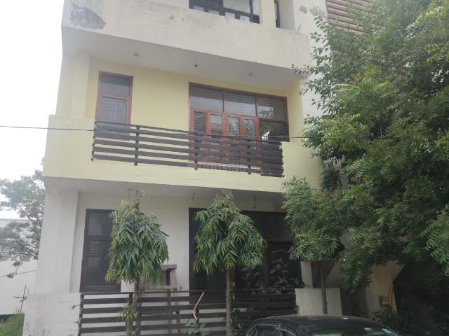 3 BHK Apartment in Bamheta for rent Ghaziabad. The reference number is 20380512