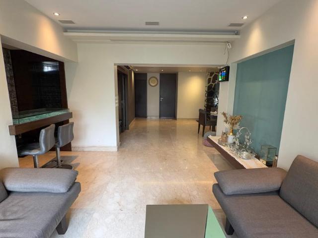 3 BHK Apartment in Bandra West for rent Mumbai. The reference number is 20852153
