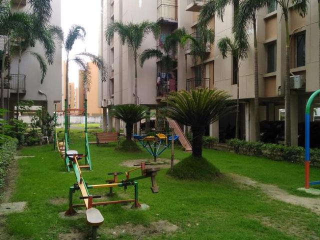 3 BHK Apartment in Barasat for resale Kolkata. The reference number is 9600586