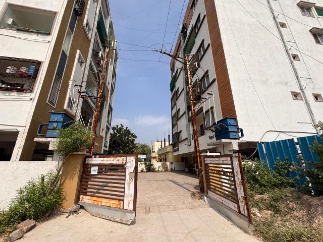 3 BHK Apartment in Beeramguda for resale Sangareddy. The reference number is 15784087