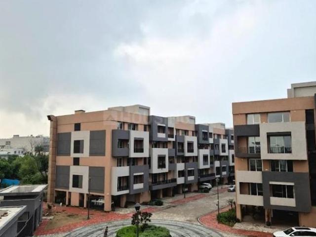 3 BHK Apartment in Bhabat for rent Zirakpur. The reference number is 19717016