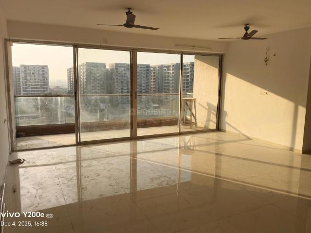 3 BHK Apartment in Bhimrad for rent Surat. The reference number is 18980757
