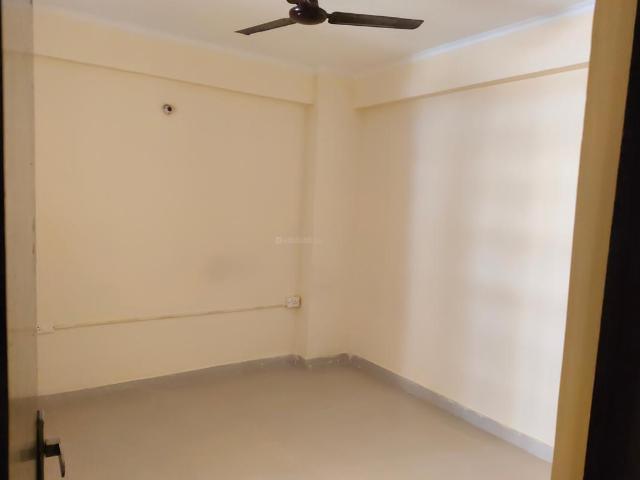 3 BHK Apartment in Gagan Vihar for rent Ghaziabad. The reference number is 18221539