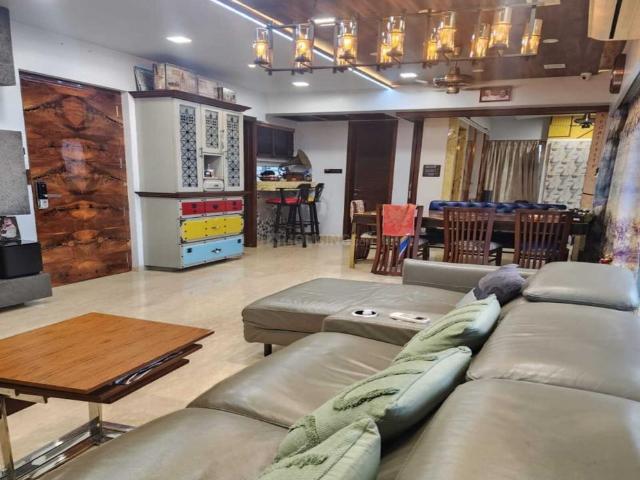 3 BHK Apartment in Dadar East for rent Mumbai. The reference number is 19414362