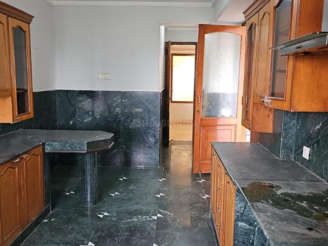 3 BHK Apartment in DLF Phase 3 for resale Gurgaon. The reference number is 18589036