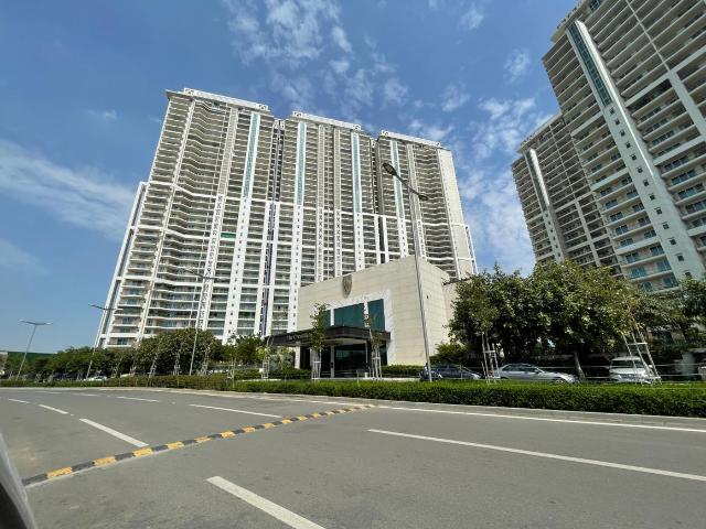 3 BHK Apartment in DLF Phase 5 for rent Gurgaon. The reference number is 20127486