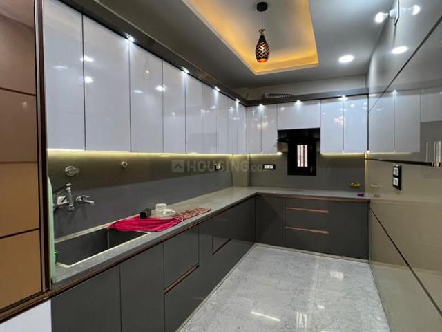 3 BHK Apartment in Dwarka Mor for rent New Delhi. The reference number is 19912660