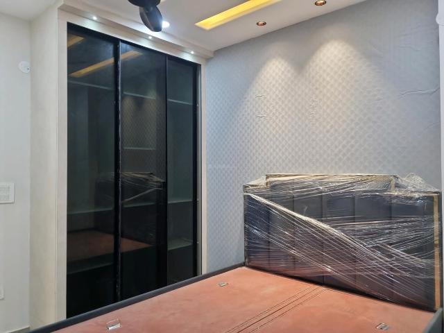 3 BHK Apartment in Dwarka Mor for rent New Delhi. The reference number is 20960714