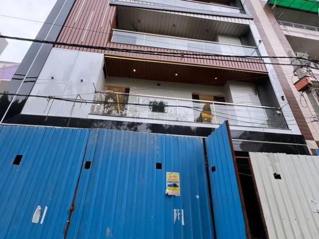 3 BHK Apartment in Dwarka Mor for resale New Delhi. The reference number is 19586768