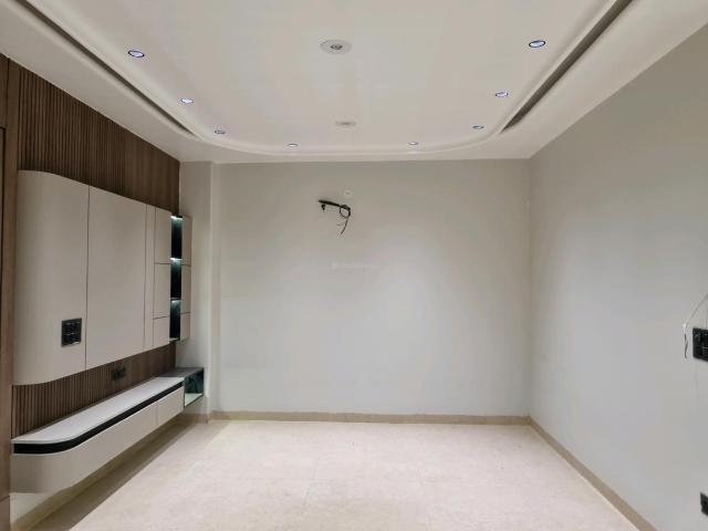 3 BHK Apartment in Dwarka Mor for resale New Delhi. The reference number is 20328407