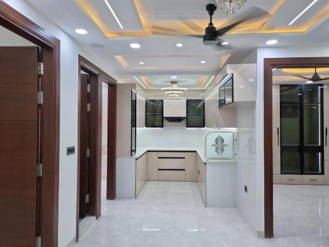 3 BHK Apartment in Dwarka Mor for resale New Delhi. The reference number is 20559970
