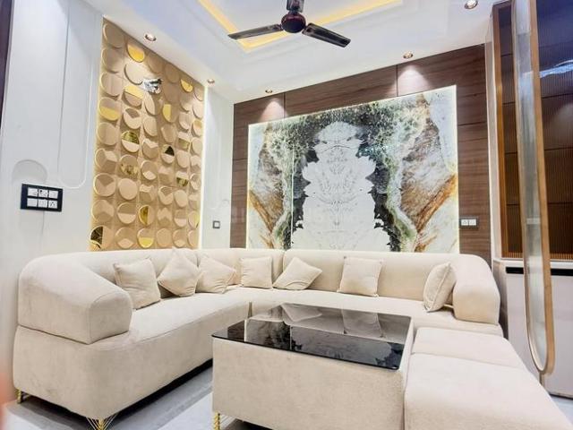 3 BHK Apartment in Dwarka Mor for resale New Delhi. The reference number is 20806741