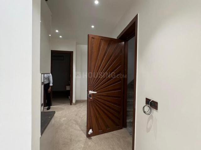 3 BHK Apartment in Kalkaji Extension for rent New Delhi. The reference number is 19991356